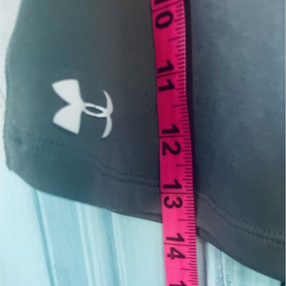 Under Armour SzSm Gray Shorts Active Gym Running Shorts Stretchy womens - Picture 4 of 6